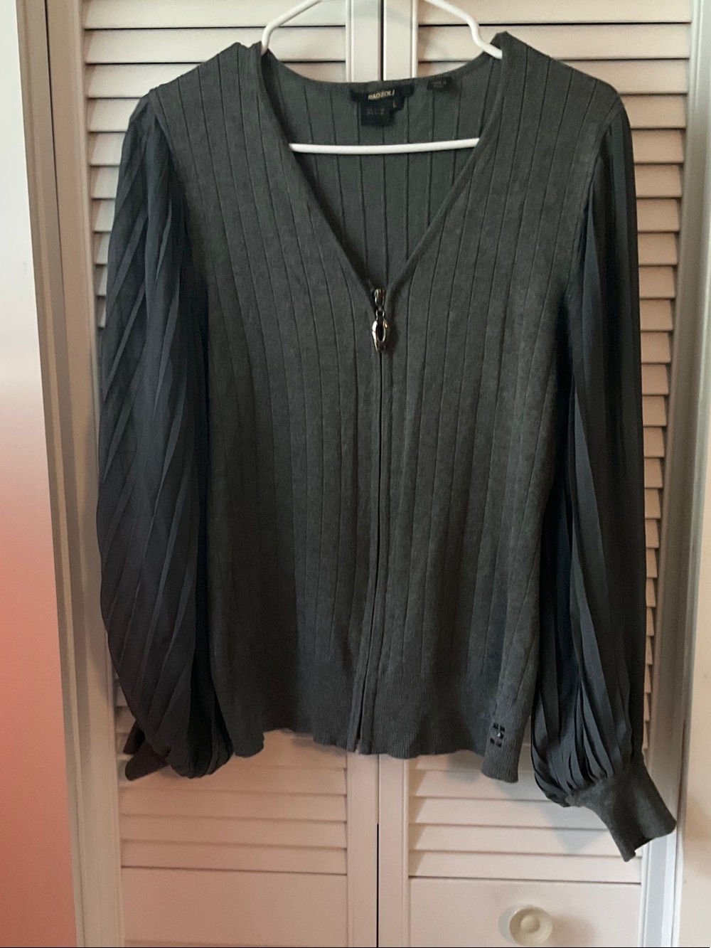 Radzoli Charcoal Gray Ribbed Zip-Front Sweater with Pleated Balloon Sleeves